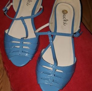 NWOT Machi blue flat sandals